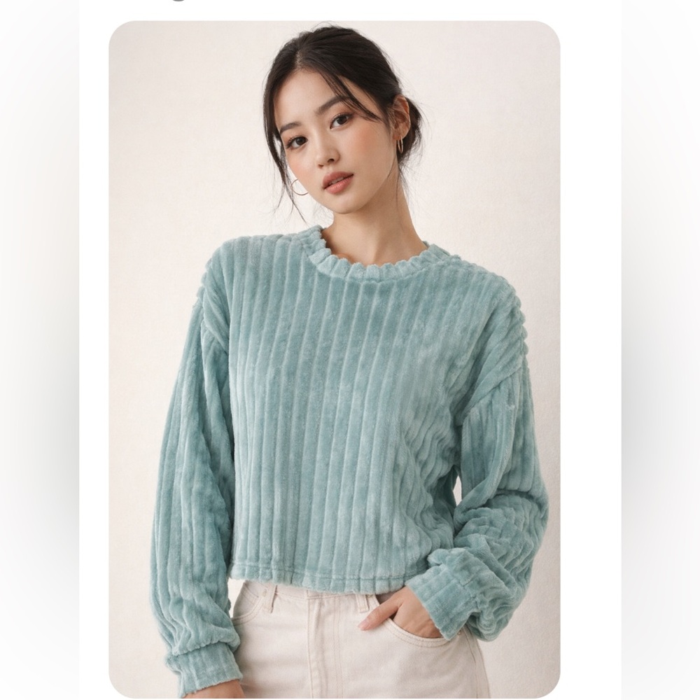 IRIS Green Plush Wide Ribbed Faux Fur Long Sleeve Cropped Sweater M NWOT